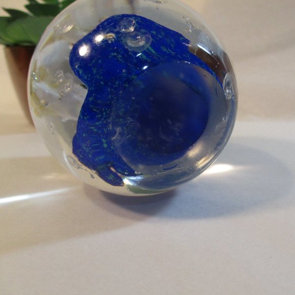 Vintage Two Fish Blue Wave and Bubbles in Round Art Glass Paperweight - Picture 7 of 7